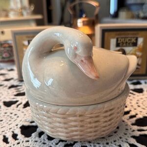 Fitz and Floyd Swan on Nest Ceramic Dish